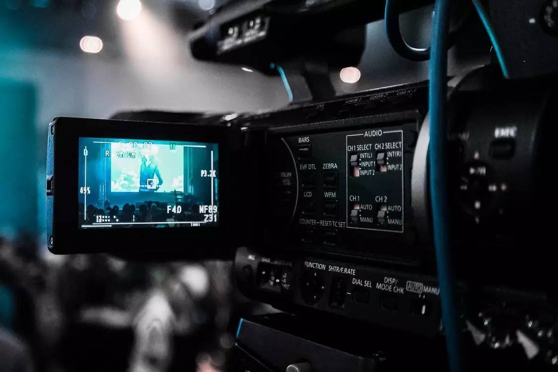 資深制片人深度剖析 年度兩大攝像機黑馬，EOS C200與URSA Mini Pro 4.6K實戰對決